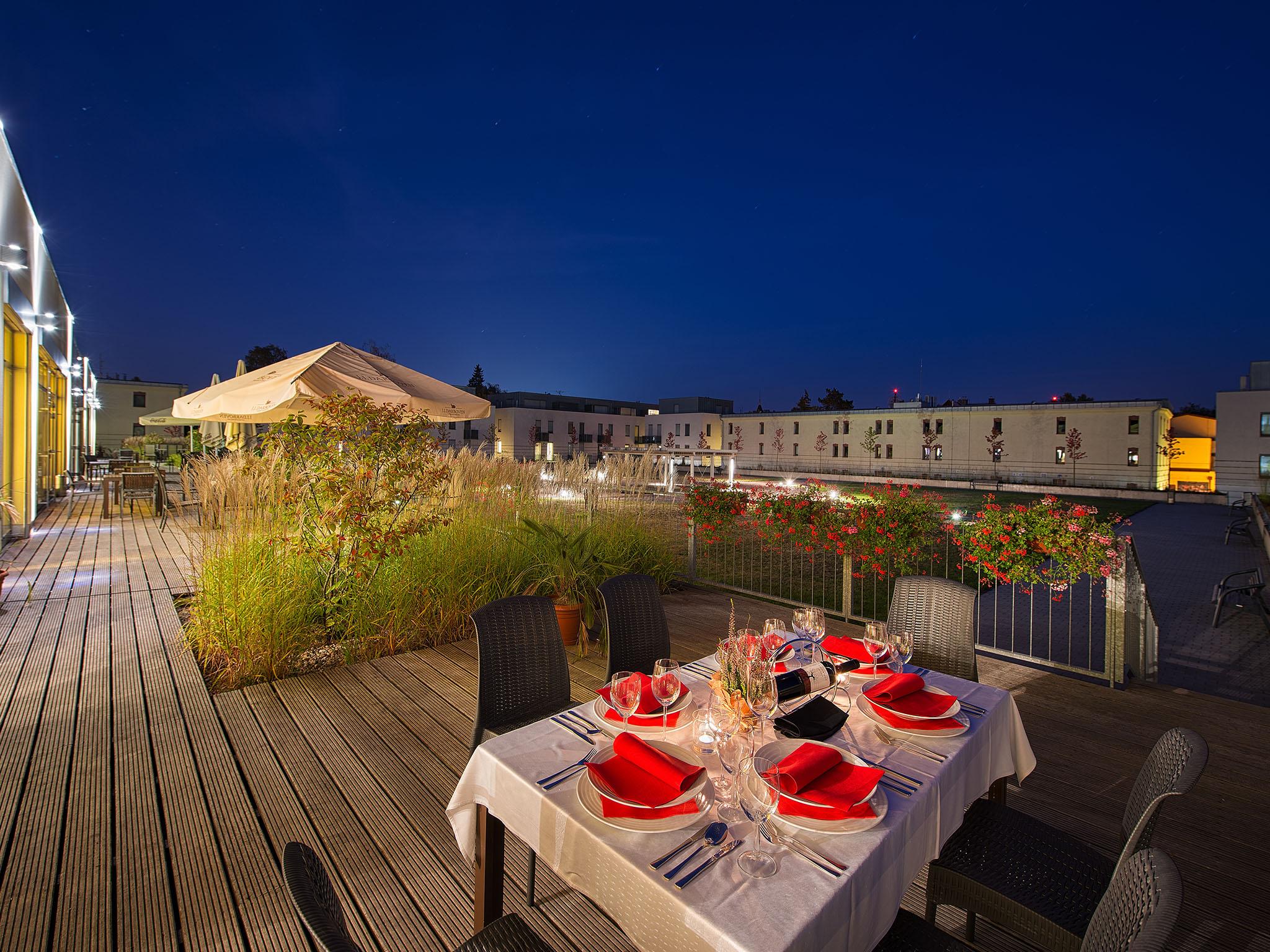 特雷萨杜瓦尔酒店 Hradec Králové 外观 照片