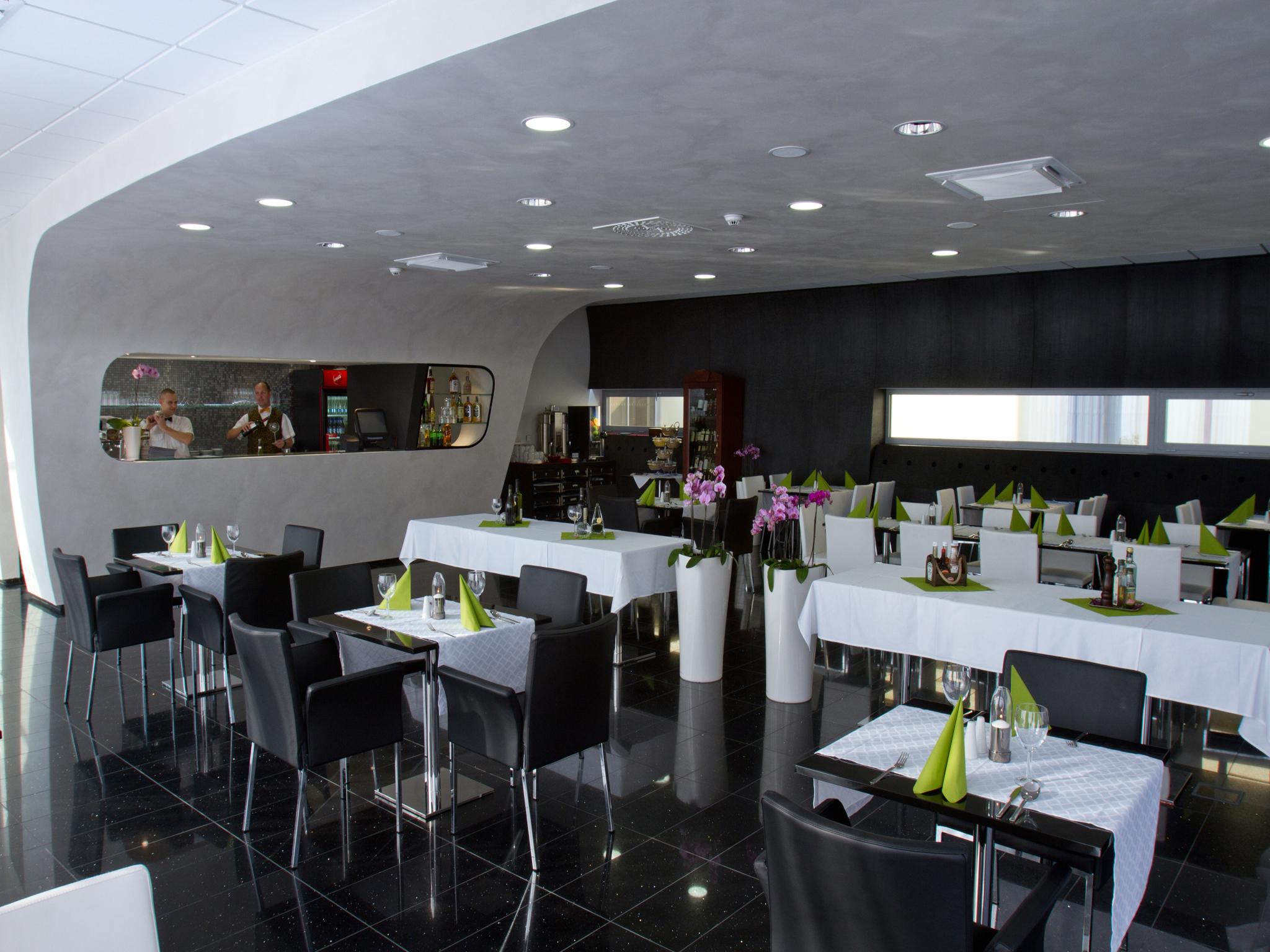 特雷萨杜瓦尔酒店 Hradec Králové 外观 照片