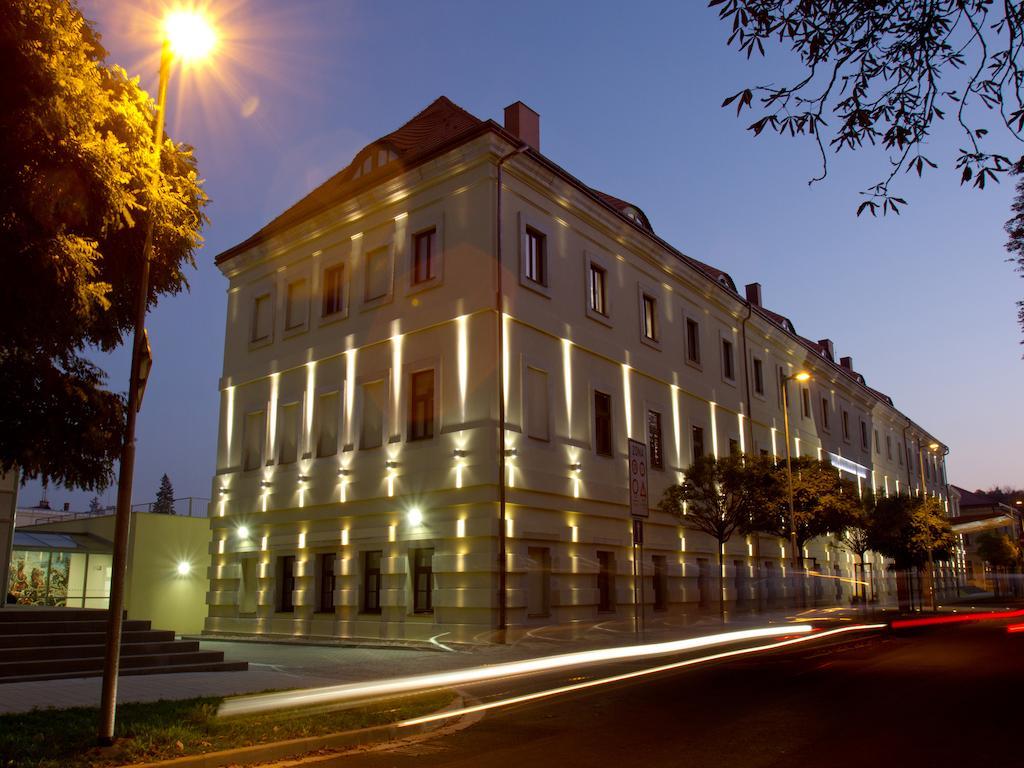 特雷萨杜瓦尔酒店 Hradec Králové 外观 照片