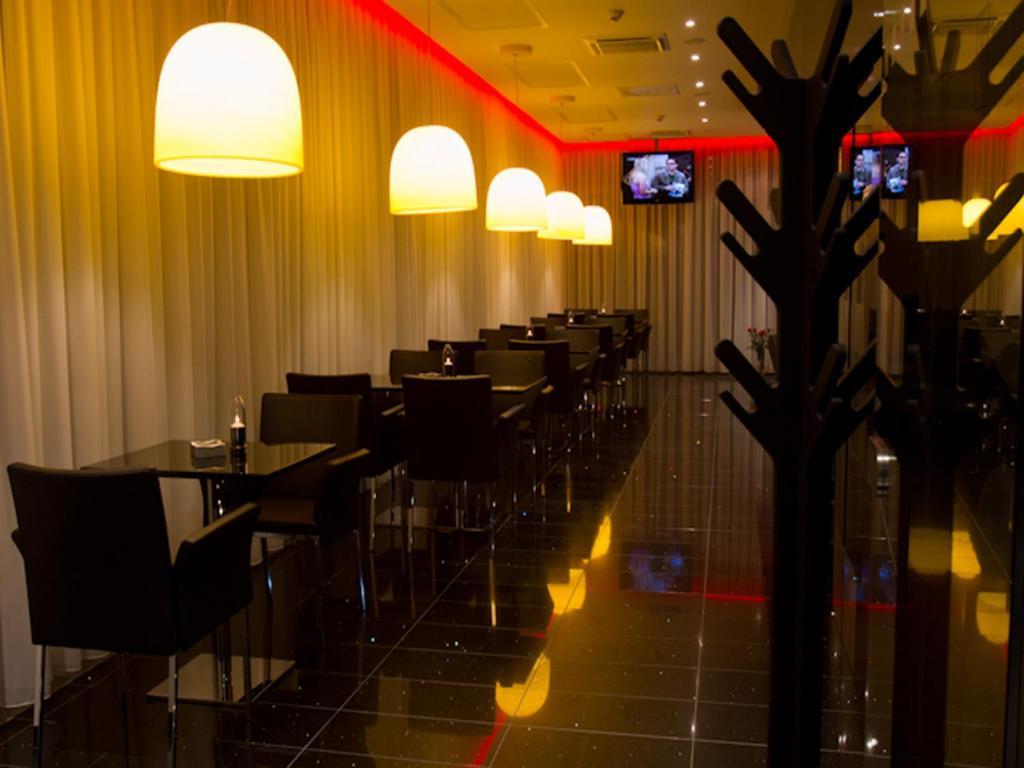 特雷萨杜瓦尔酒店 Hradec Králové 外观 照片