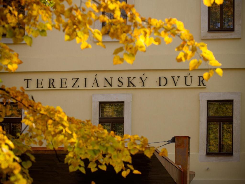 特雷萨杜瓦尔酒店 Hradec Králové 外观 照片
