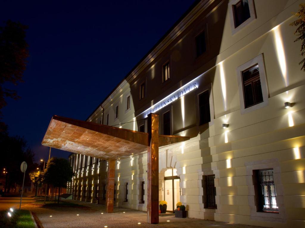 特雷萨杜瓦尔酒店 Hradec Králové 外观 照片