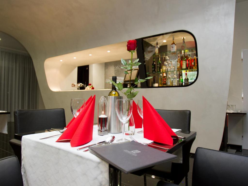 特雷萨杜瓦尔酒店 Hradec Králové 外观 照片