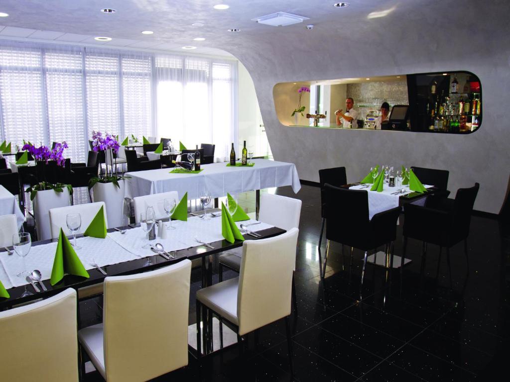 特雷萨杜瓦尔酒店 Hradec Králové 外观 照片