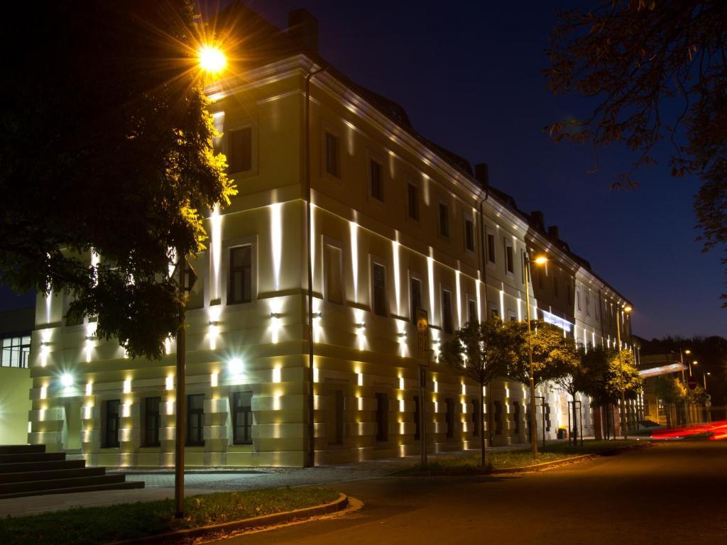 特雷萨杜瓦尔酒店 Hradec Králové 外观 照片